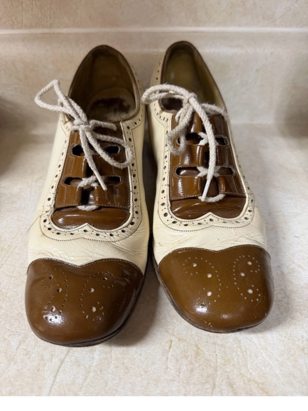 Vtg 50s 2-Tone Brown Spectator Wingtip Oxfords Sz 8 AA Patent Leather Read